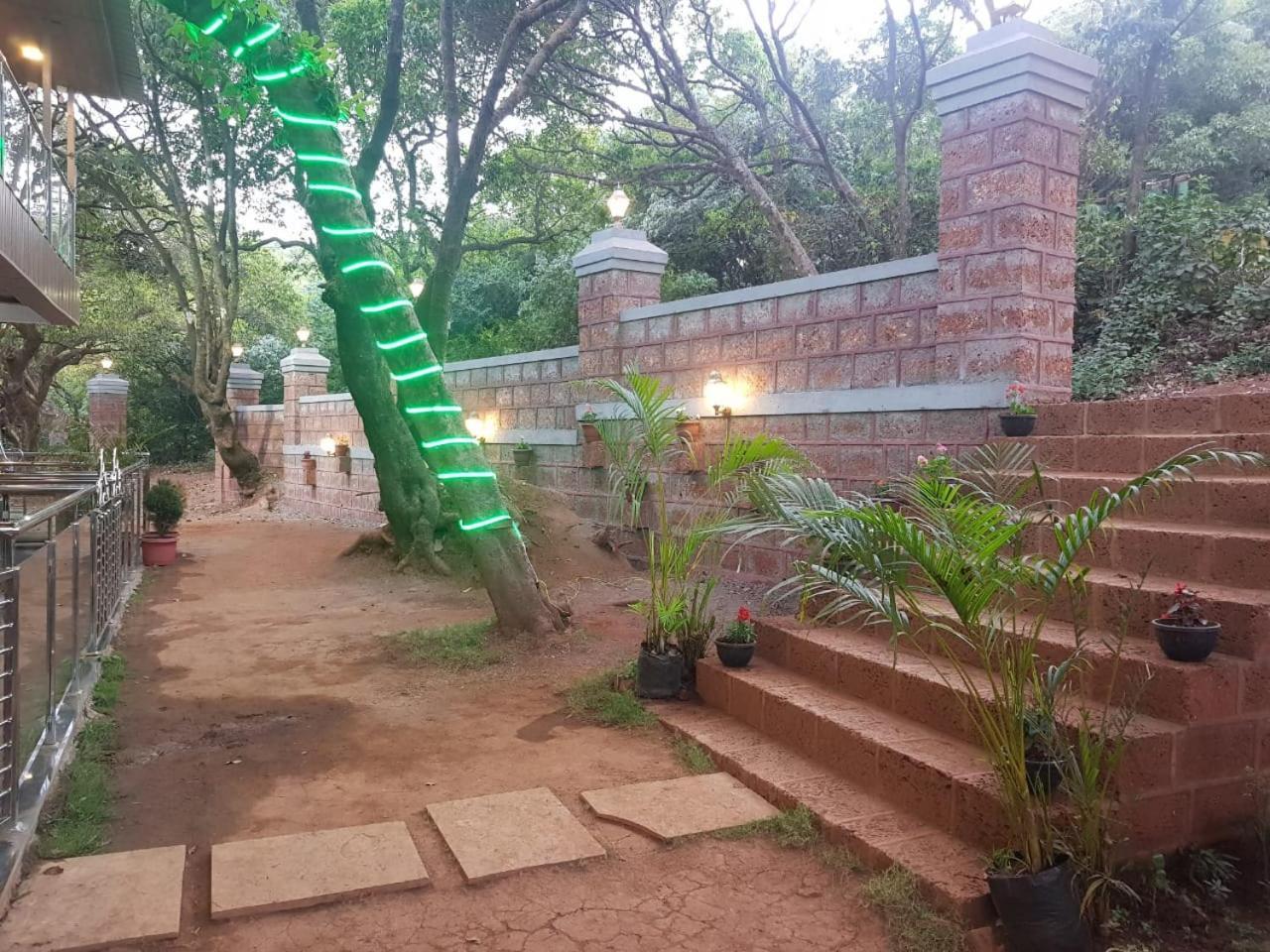 C P Cottage Resort 马哈巴莱斯赫瓦尔 外观 照片