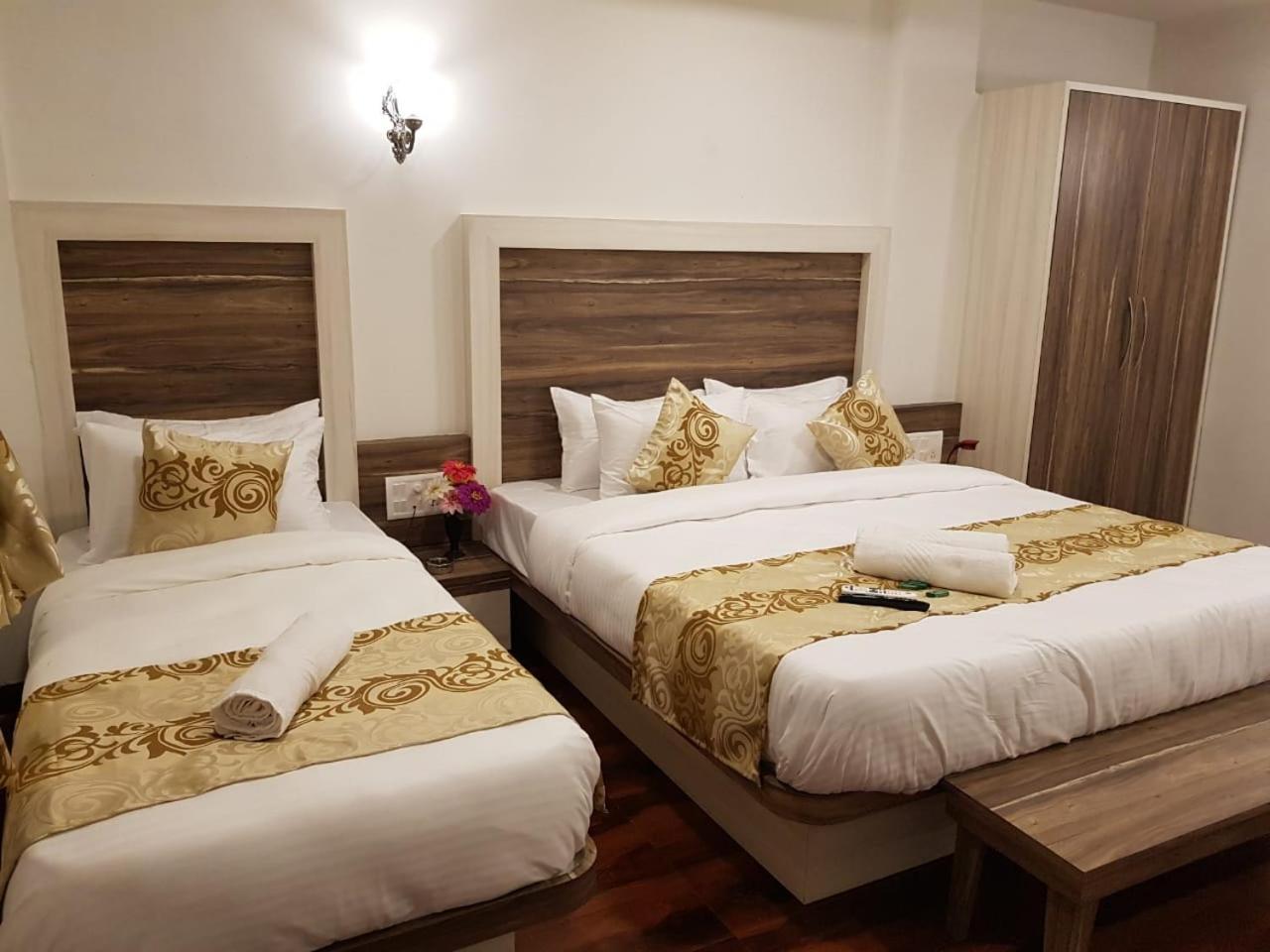 C P Cottage Resort 马哈巴莱斯赫瓦尔 外观 照片