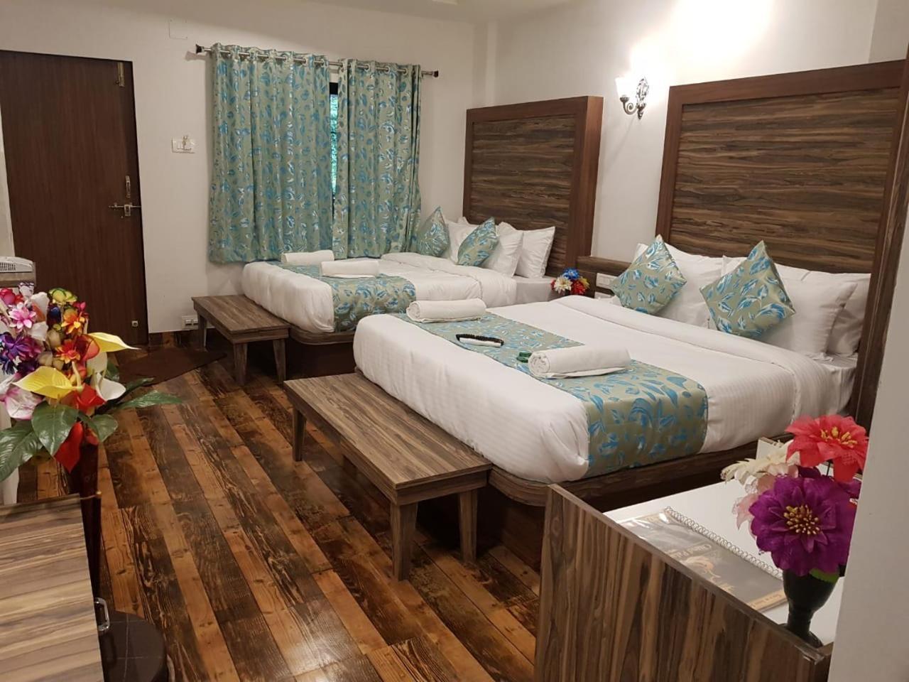 C P Cottage Resort 马哈巴莱斯赫瓦尔 外观 照片