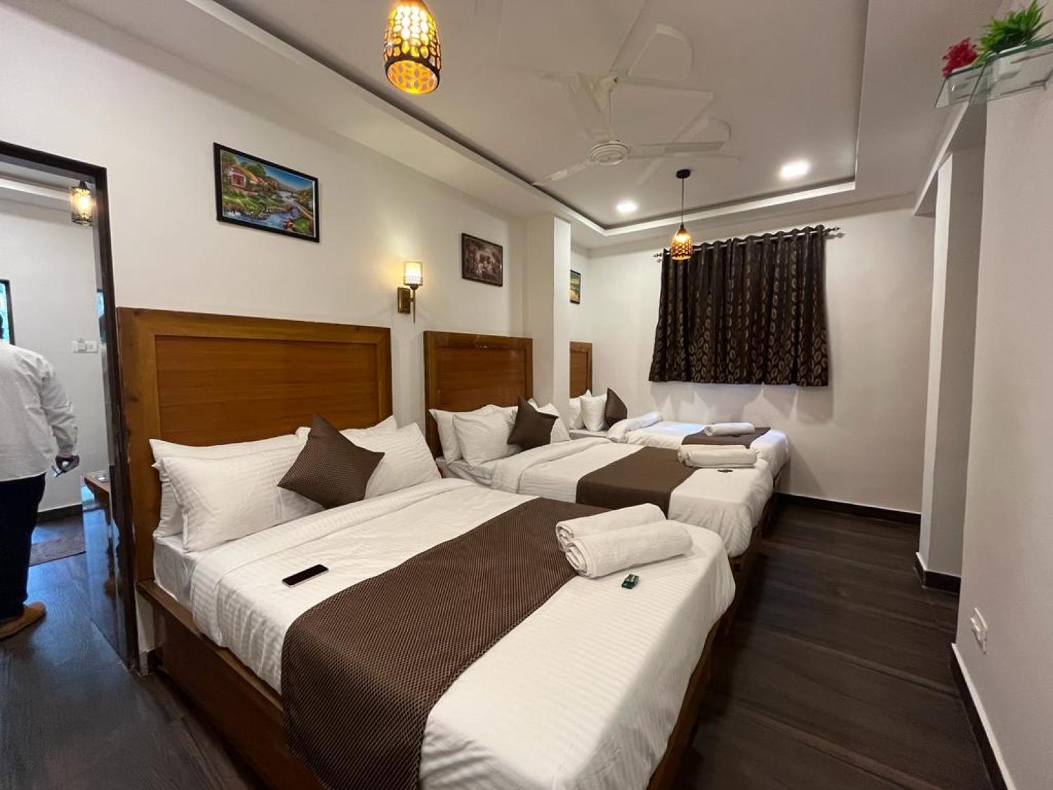 C P Cottage Resort 马哈巴莱斯赫瓦尔 外观 照片