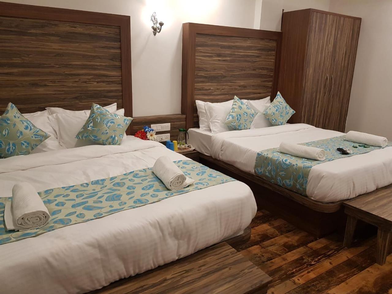 C P Cottage Resort 马哈巴莱斯赫瓦尔 外观 照片