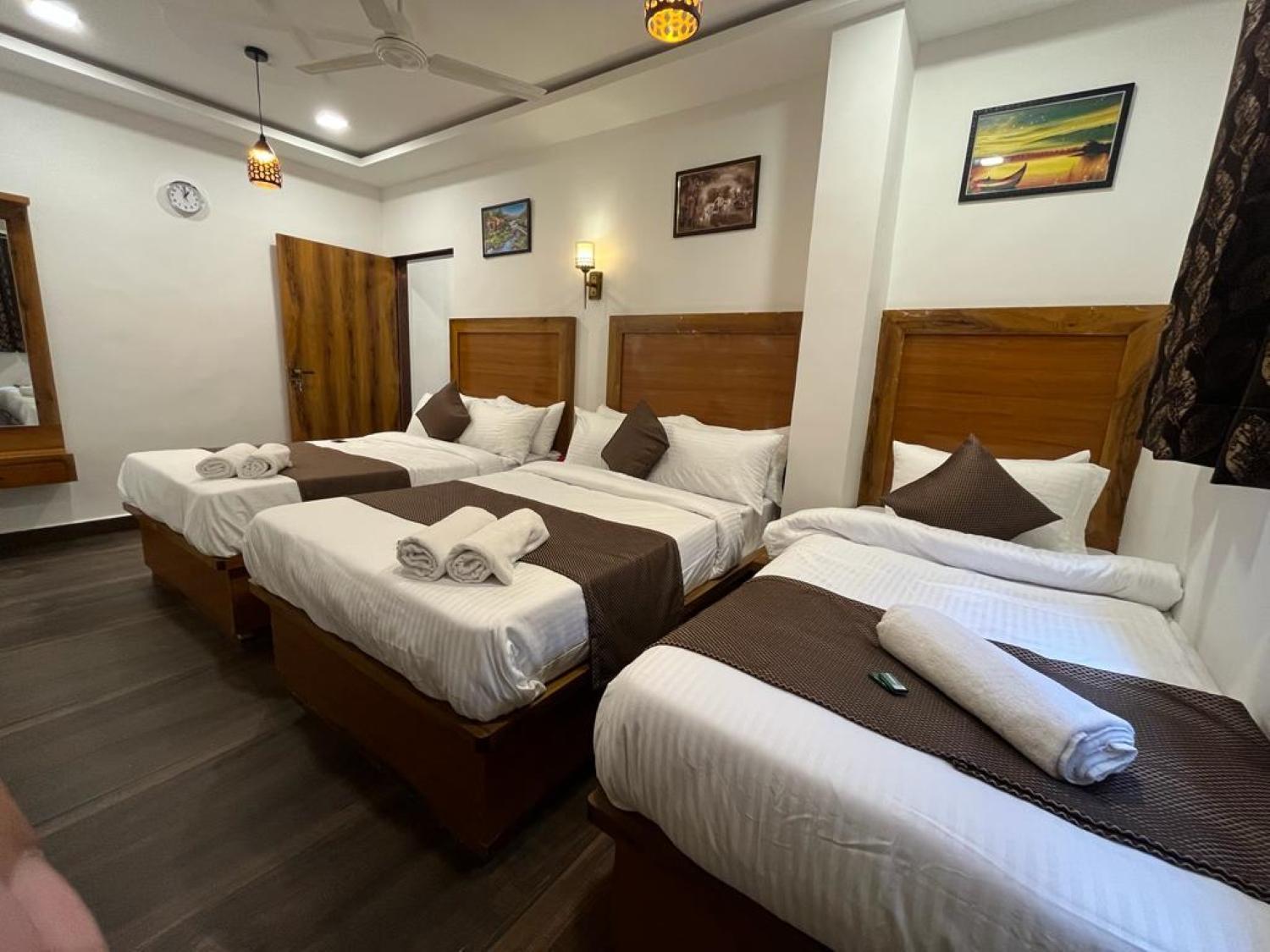 C P Cottage Resort 马哈巴莱斯赫瓦尔 外观 照片
