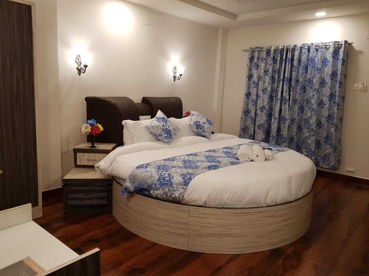 C P Cottage Resort 马哈巴莱斯赫瓦尔 外观 照片