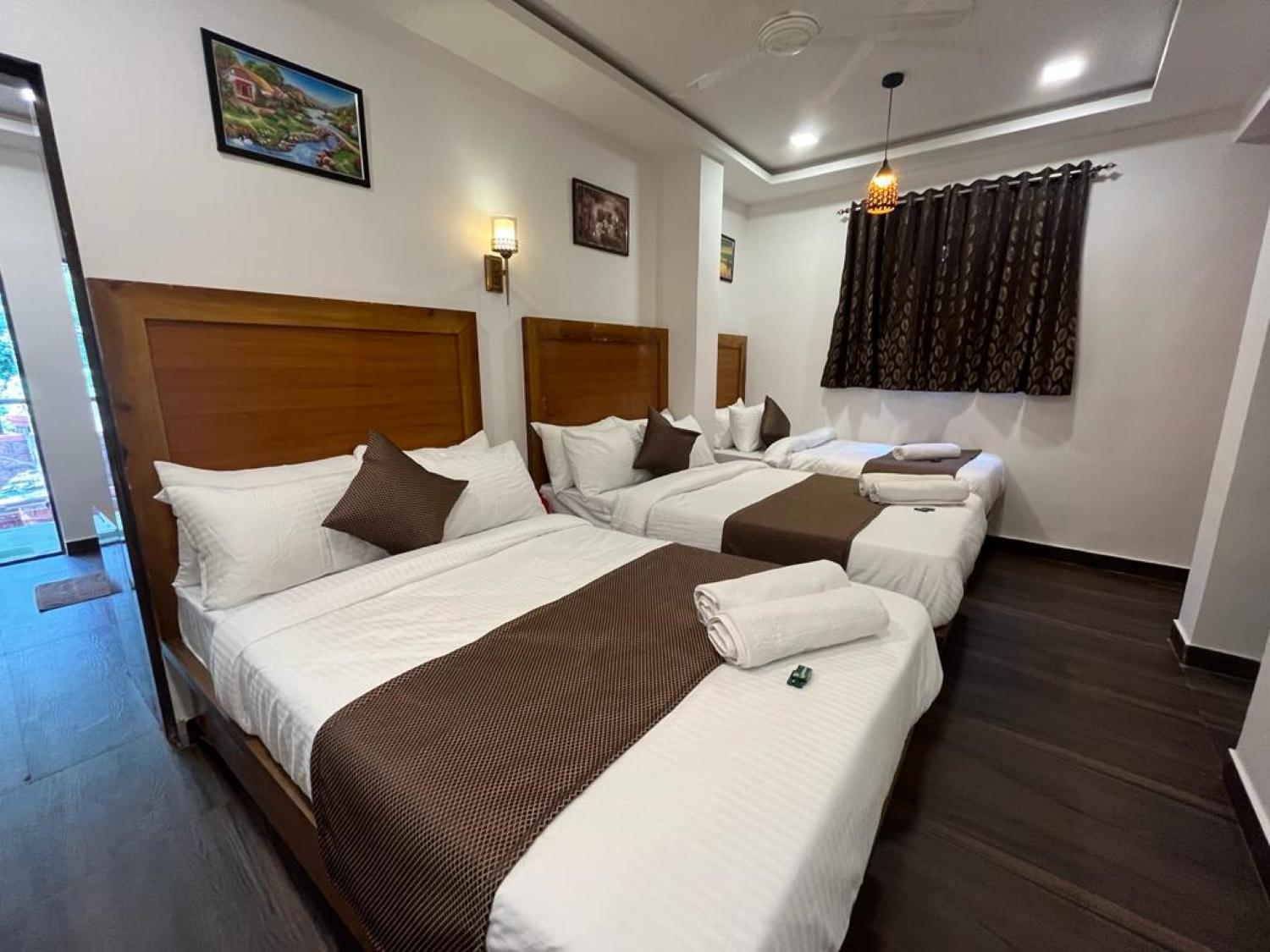 C P Cottage Resort 马哈巴莱斯赫瓦尔 外观 照片