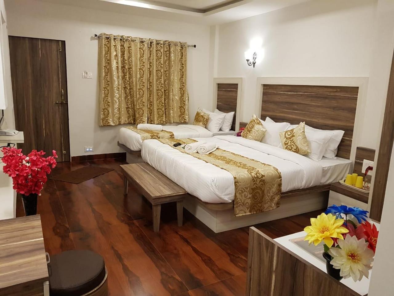 C P Cottage Resort 马哈巴莱斯赫瓦尔 外观 照片