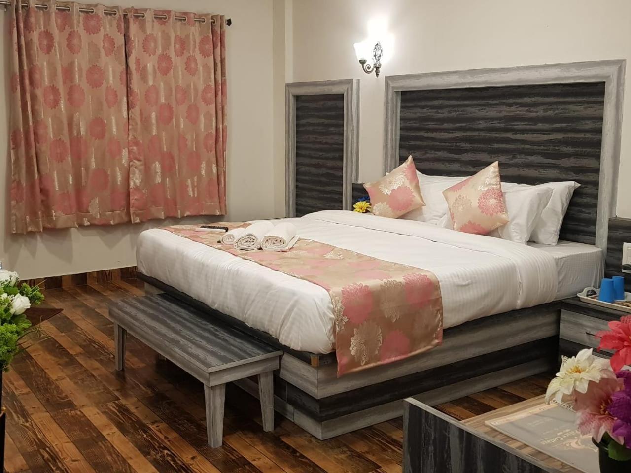 C P Cottage Resort 马哈巴莱斯赫瓦尔 外观 照片