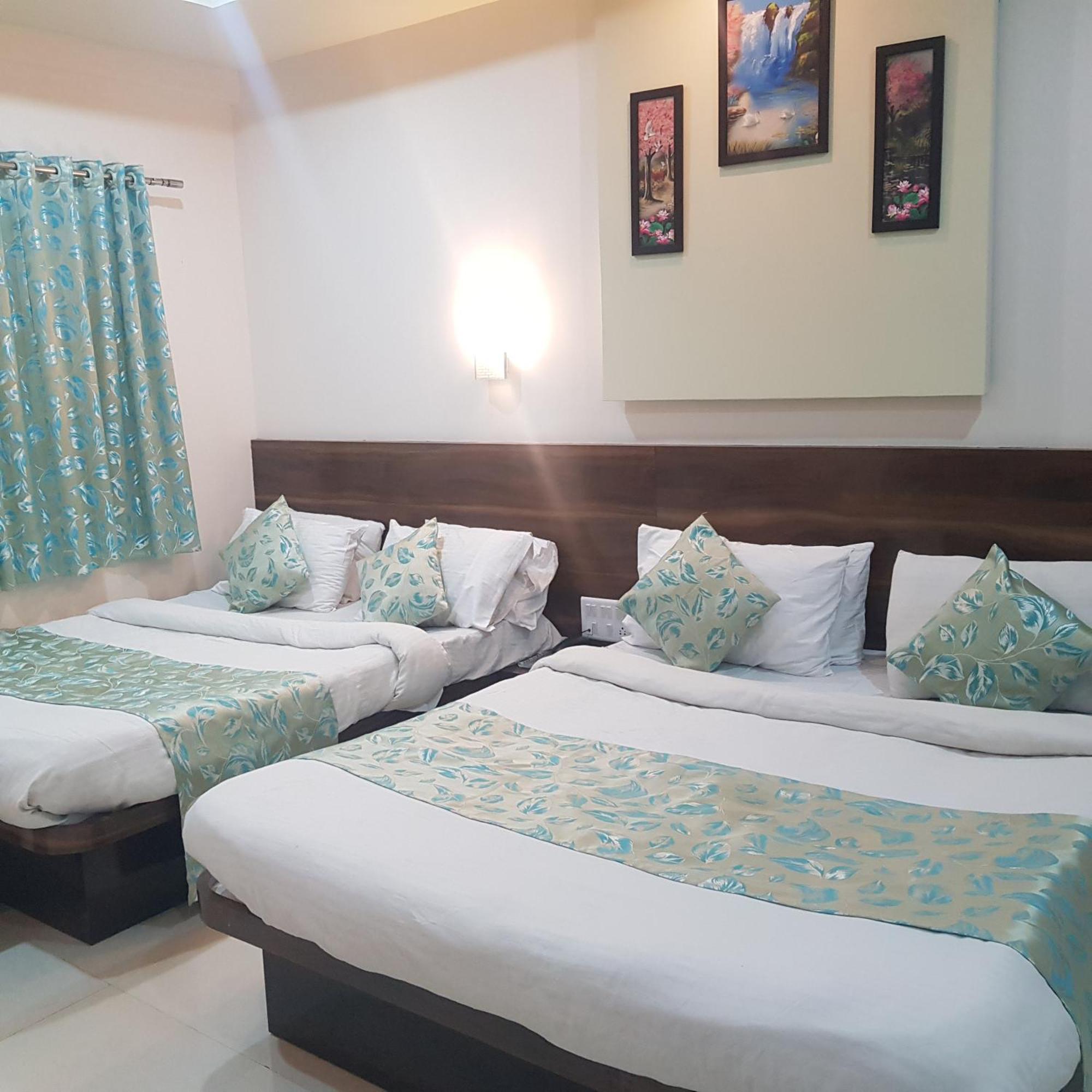 C P Cottage Resort 马哈巴莱斯赫瓦尔 外观 照片