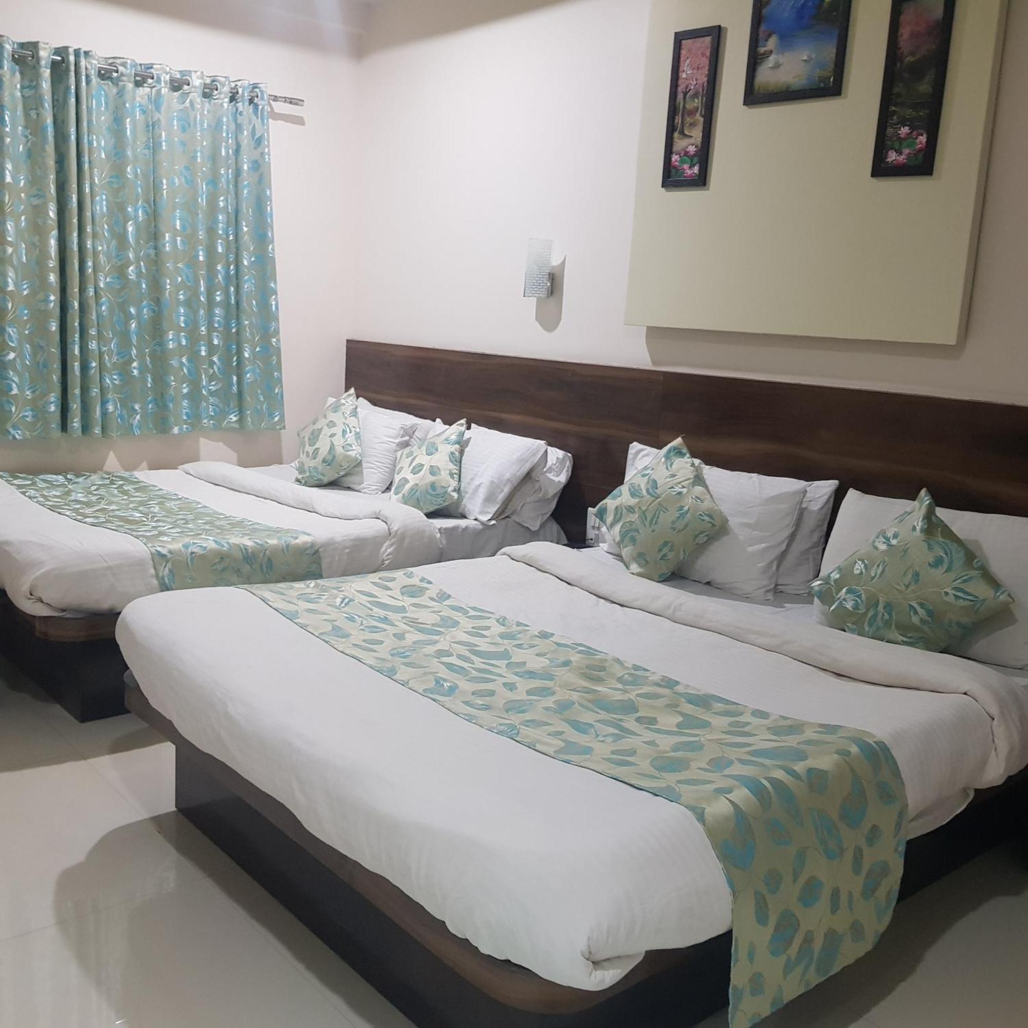 C P Cottage Resort 马哈巴莱斯赫瓦尔 外观 照片