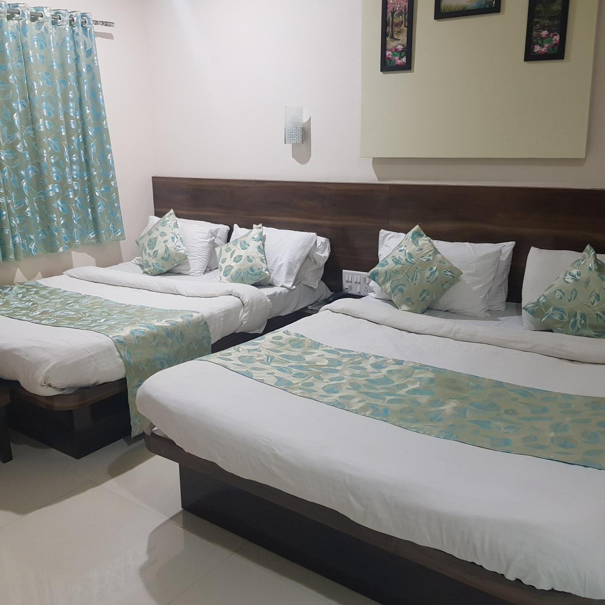 C P Cottage Resort 马哈巴莱斯赫瓦尔 外观 照片