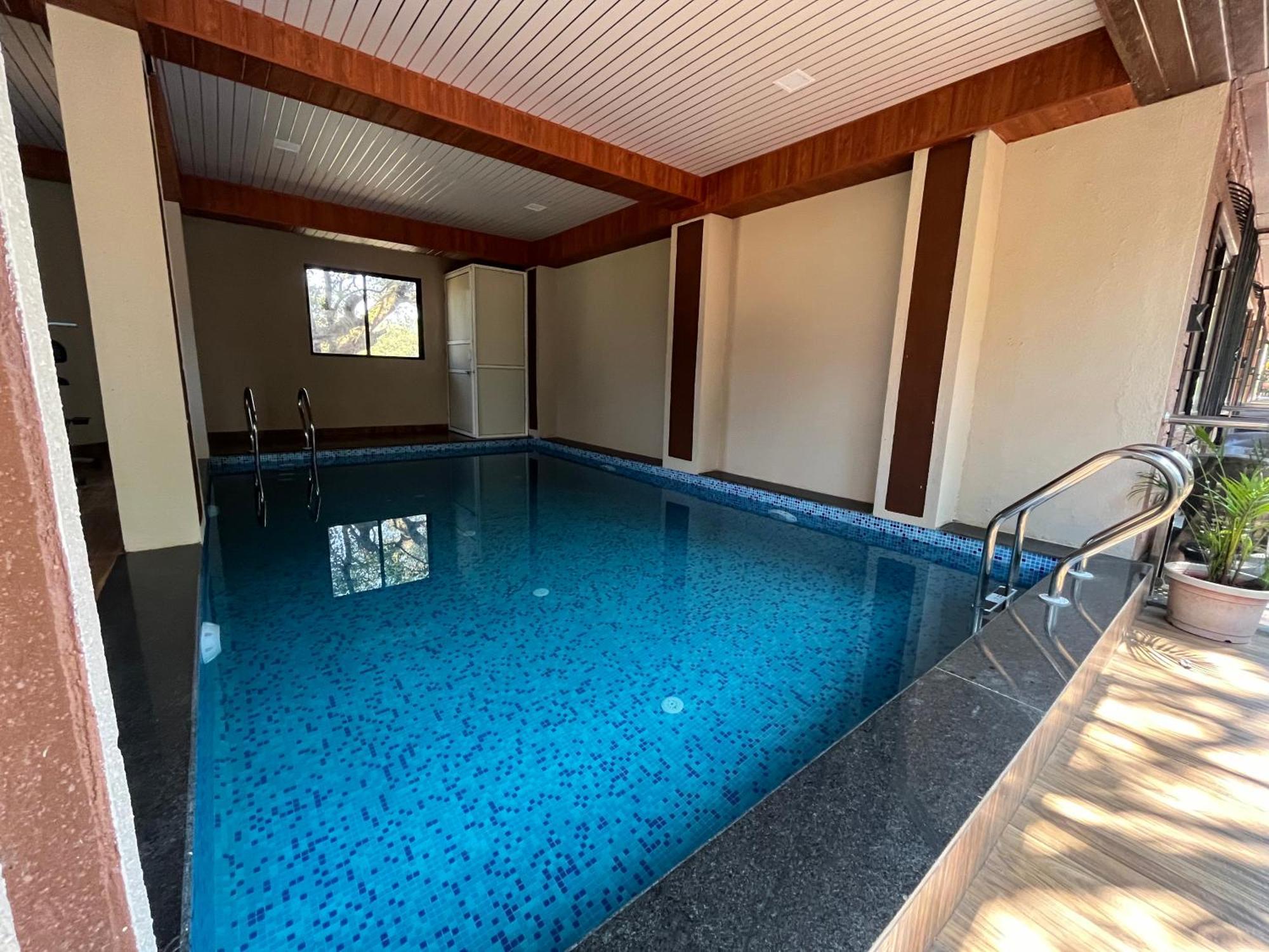 C P Cottage Resort 马哈巴莱斯赫瓦尔 外观 照片