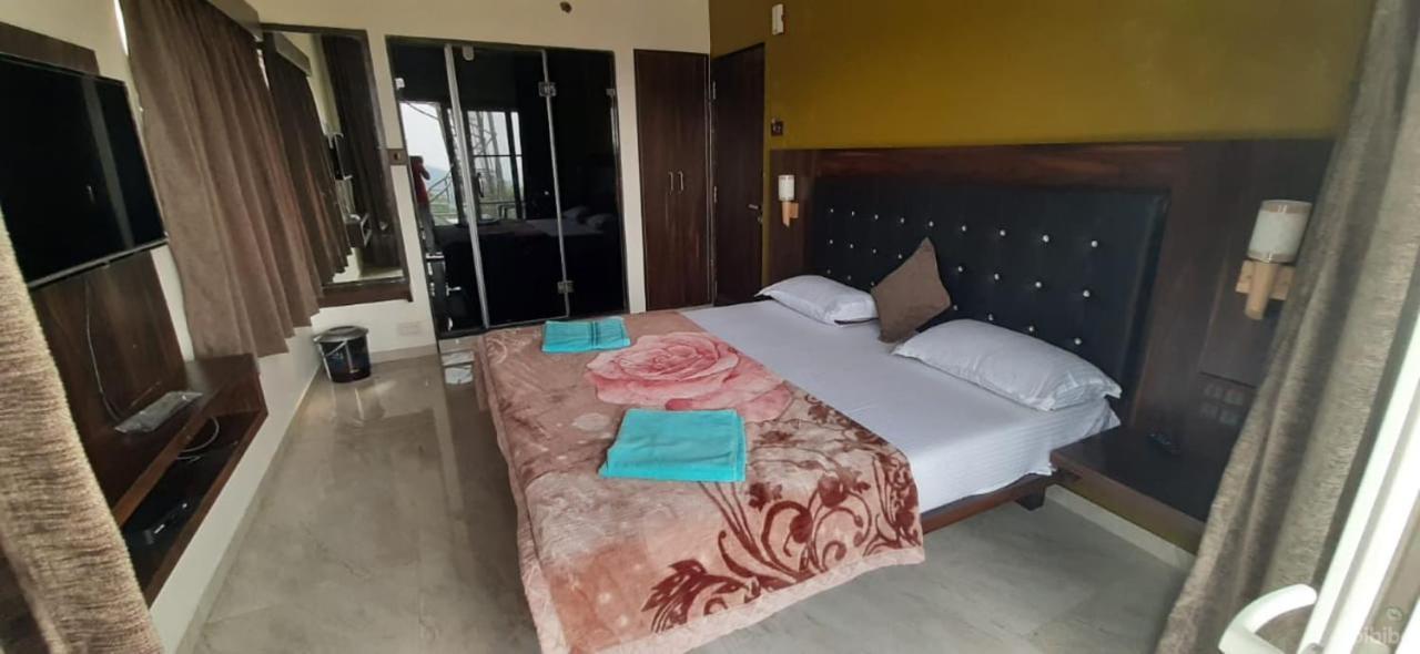 C P Cottage Resort 马哈巴莱斯赫瓦尔 外观 照片